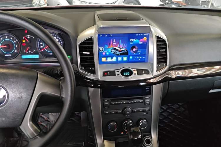 Used Chevrolet Captiva 2014 2.4L Two-Wheel Drive Urban Version 7 Seats Audio And AC Panel