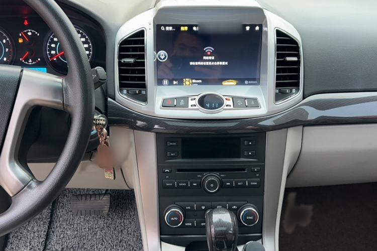 Used Chevrolet Captiva 2014 2.4L 4x4 Luxury Edition 5 Seats Audio And AC Panel