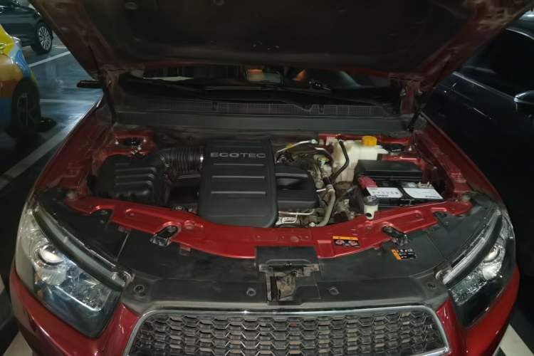Used Chevrolet Captiva 2014 2.4L 4x4 Flagship Edition 7 Seats Engine Bay