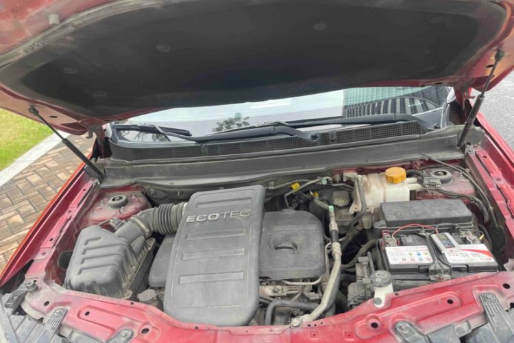 Used Chevrolet Captiva 2014 2.4L Two-Wheel Drive Urban Version 7 Seats Engine Bay