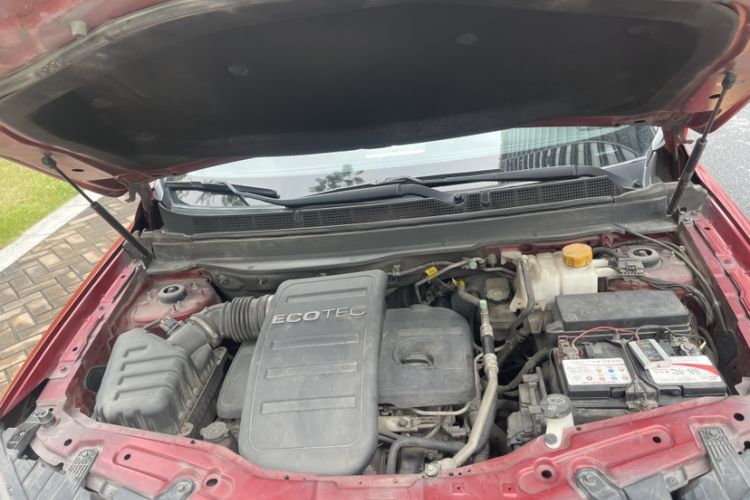 Used Chevrolet Captiva 2014 2.4L Two-Wheel Drive Urban Version 7 Seats Engine Bay
