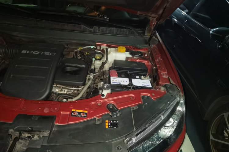 Used Chevrolet Captiva 2014 2.4L 4x4 Flagship Edition 7 Seats Engine Bay Left