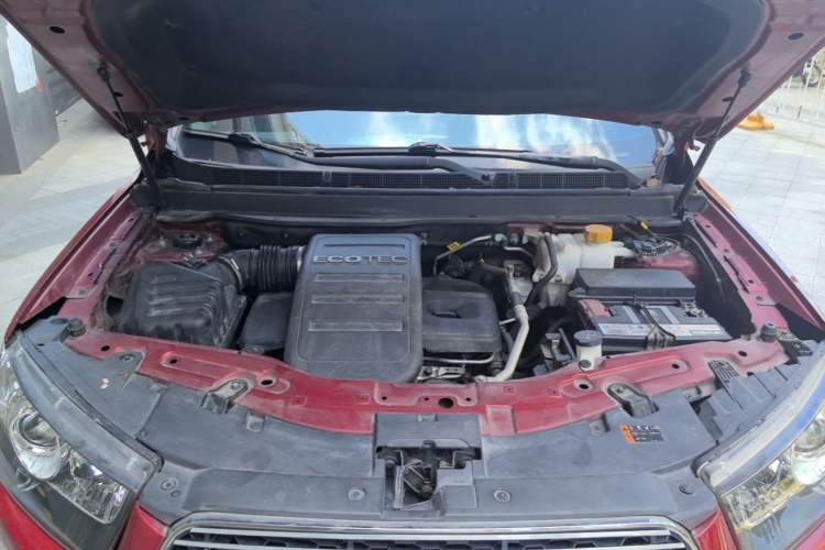 Used Chevrolet Captiva 2014 2.4L Two-Wheel Drive Urban Version 7 Seats Engine Bay