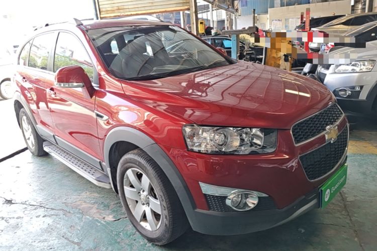 Used Chevrolet Captiva 2014 2.4L Two-Wheel Drive Urban Version 7 Seats Front Right 45 Deg