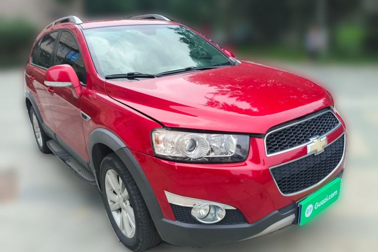 Used Chevrolet Captiva 2014 2.4L 4x4 Flagship Edition 7 Seats Front Right 45 Deg