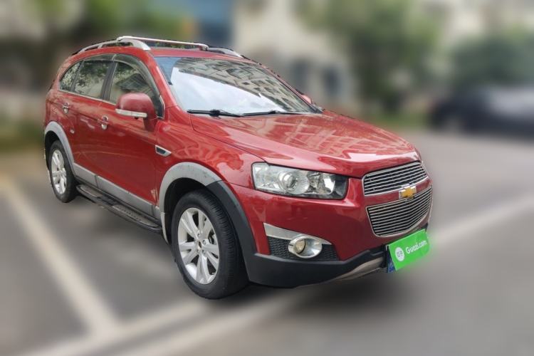 Used Chevrolet Captiva 2014 2.4L Two-Wheel Drive Urban Version 7 Seats Front Right 45 Deg