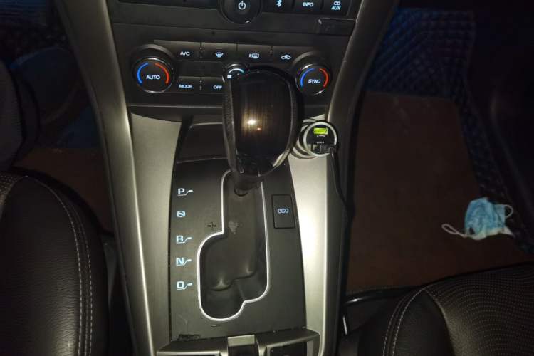 Used Chevrolet Captiva 2014 2.4L 4x4 Flagship Edition 7 Seats Gear Lever
