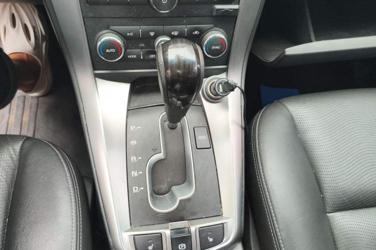 Used Chevrolet Captiva 2014 2.4L 4x4 Flagship Edition 7 Seats Gear Lever