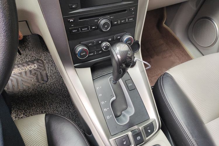 Used Chevrolet Captiva 2014 2.4L 4x4 Luxury Edition 5 Seats Gear Lever