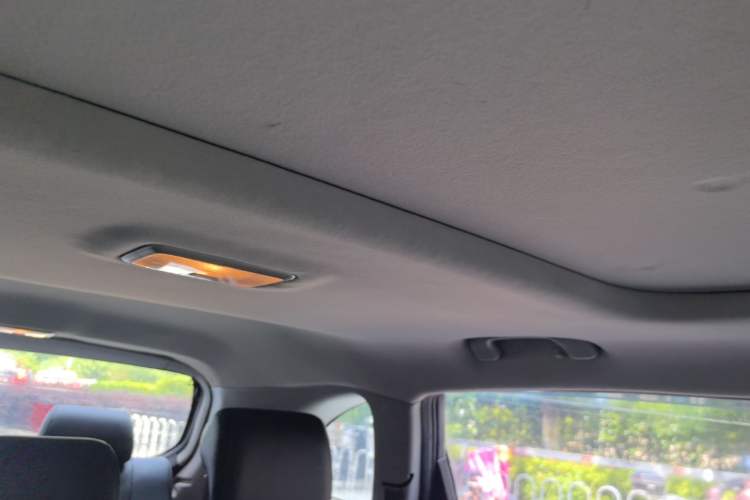Used Chevrolet Captiva 2014 2.4L Two-Wheel Drive Urban Version 7 Seats Headliner