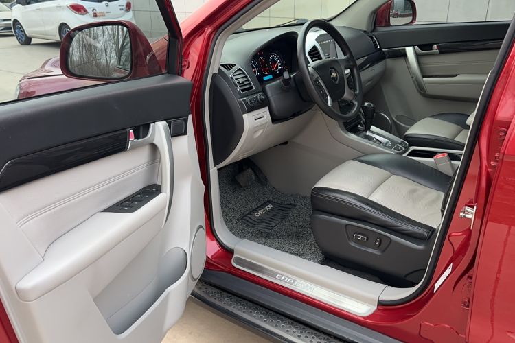 Used Chevrolet Captiva 2014 2.4L 4x4 Luxury Edition 5 Seats Interior 1