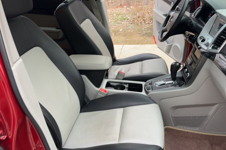 Used Chevrolet Captiva 2014 2.4L 4x4 Luxury Edition 5 Seats Interior 10