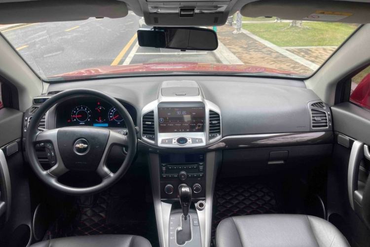 Used Chevrolet Captiva 2014 2.4L Two-Wheel Drive Urban Version 7 Seats Interior 3