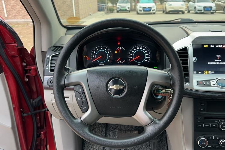 Used Chevrolet Captiva 2014 2.4L 4x4 Luxury Edition 5 Seats Interior 3