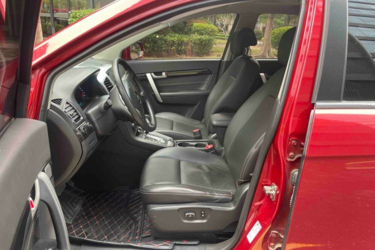 Used Chevrolet Captiva 2014 2.4L Two-Wheel Drive Urban Version 7 Seats Interior 4