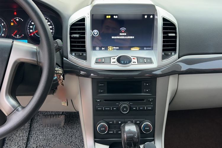 Used Chevrolet Captiva 2014 2.4L 4x4 Luxury Edition 5 Seats Interior 4
