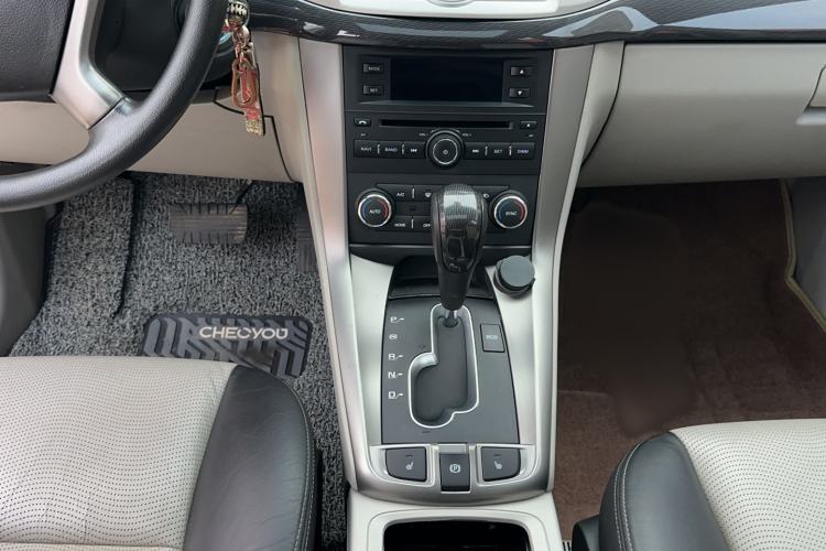 Used Chevrolet Captiva 2014 2.4L 4x4 Luxury Edition 5 Seats Interior 5