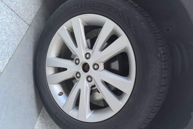 Used Chevrolet Captiva 2014 2.4L Two-Wheel Drive Urban Version 7 Seats Left Front Wheel Hub