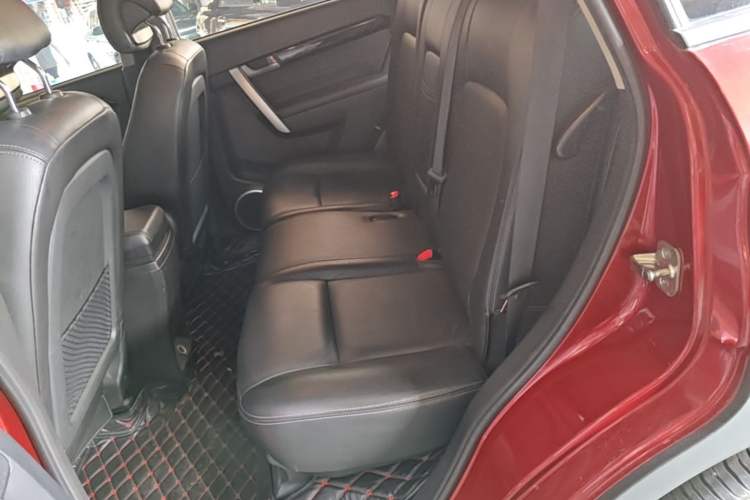 Used Chevrolet Captiva 2014 2.4L Two-Wheel Drive Urban Version 7 Seats Left Rear Seat