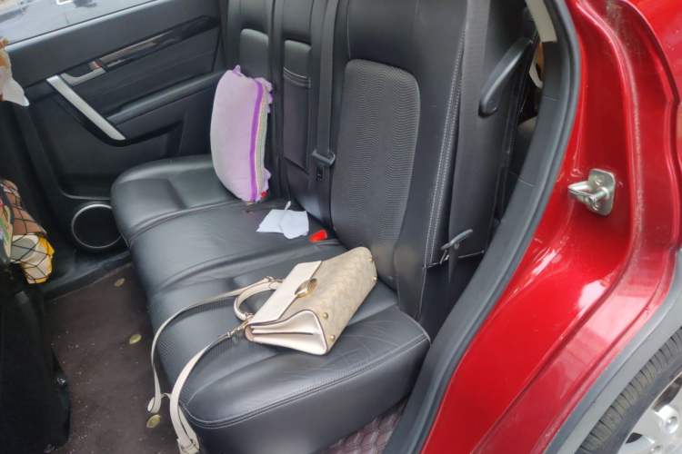 Used Chevrolet Captiva 2014 2.4L Two-Wheel Drive Urban Version 7 Seats Left Rear Seat