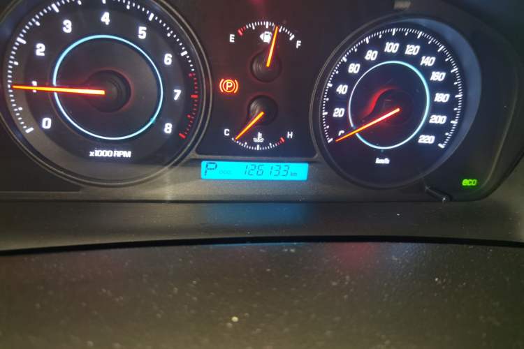 Used Chevrolet Captiva 2014 2.4L 4x4 Flagship Edition 7 Seats Odometer Close Up