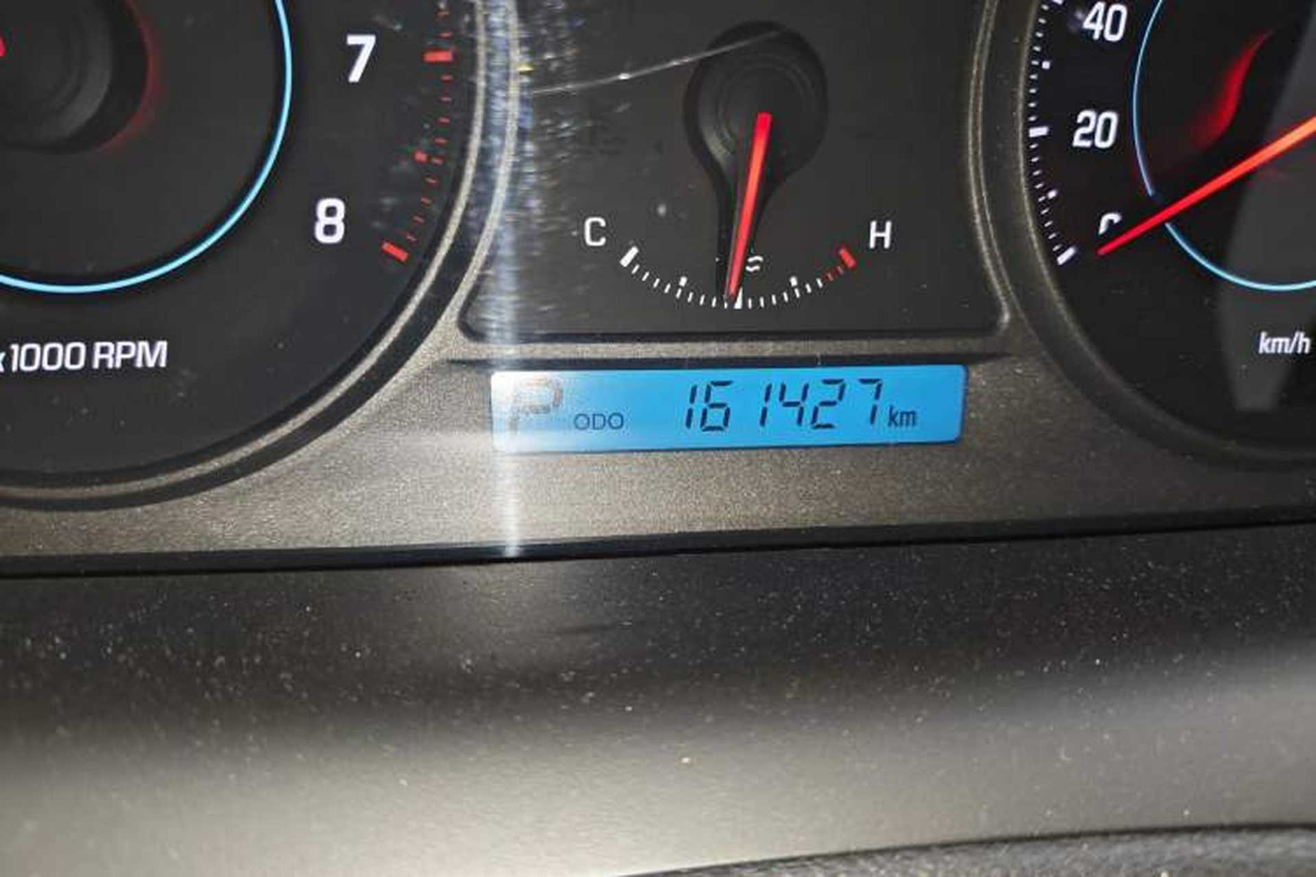 Used Chevrolet Captiva 2014 2.4L 4x4 Flagship Edition 7 Seats Odometer Close Up
