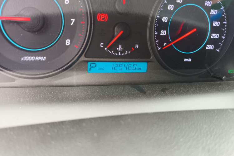 Used Chevrolet Captiva 2014 2.4L 4x4 Flagship Edition 7 Seats Odometer Close Up
