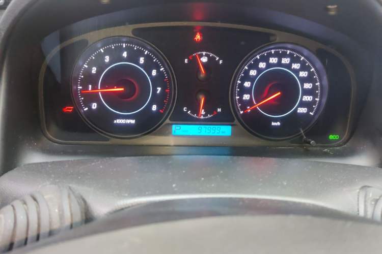 Used Chevrolet Captiva 2014 2.4L Two-Wheel Drive Urban Version 7 Seats Odometer Close Up