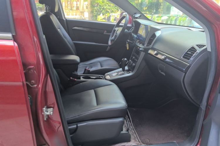 Used Chevrolet Captiva 2014 2.4L Two-Wheel Drive Urban Version 7 Seats Right Front Seat