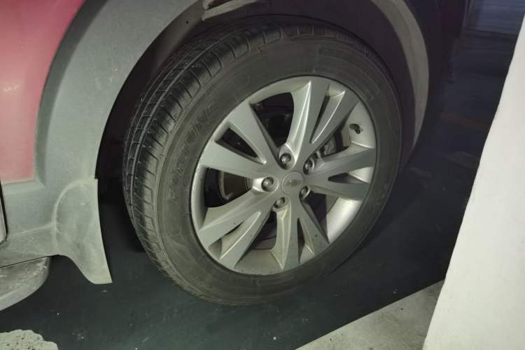 Used Chevrolet Captiva 2014 2.4L 4x4 Flagship Edition 7 Seats Right Front Wheel Hub