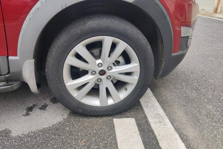 Used Chevrolet Captiva 2014 2.4L Two-Wheel Drive Urban Version 7 Seats Right Front Wheel Hub