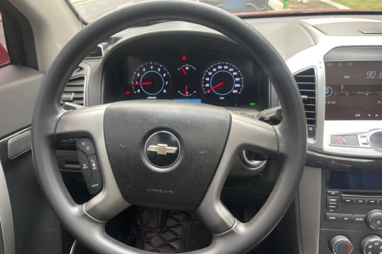 Used Chevrolet Captiva 2014 2.4L Two-Wheel Drive Urban Version 7 Seats Steering Wheel