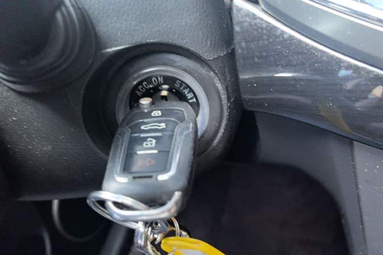 Used Chevrolet Captiva 2014 2.4L Two-Wheel Drive Urban Version 7 Seats Vehicle Key