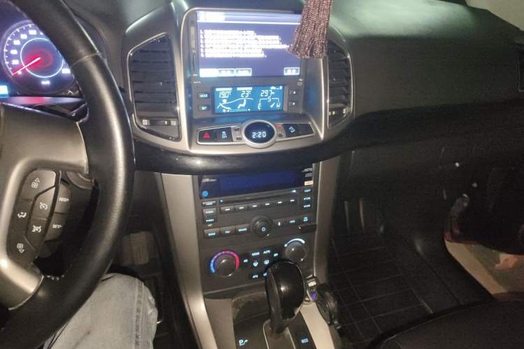 Used Chevrolet Captiva 2014 2.4L 4x4 Flagship Edition 7 Seats Audio And AC Panel