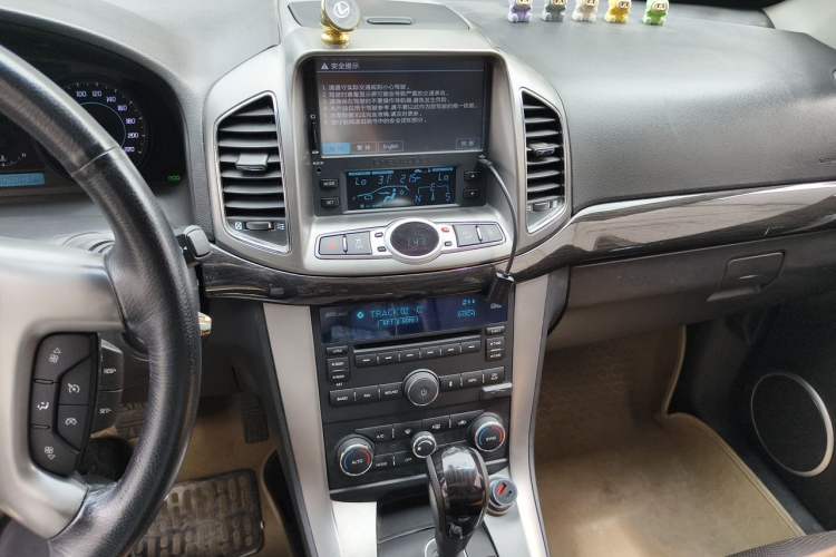 Used Chevrolet Captiva 2014 2.4L 4x4 Flagship Edition 7 Seats Audio And AC Panel