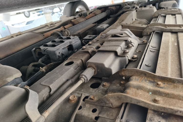 Used Chevrolet Captiva 2014 2.4L 4x4 Flagship Edition 7 Seats Chassis Rear Left