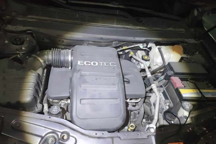 Used Chevrolet Captiva 2014 2.4L 4x4 Flagship Edition 7 Seats Engine Bay