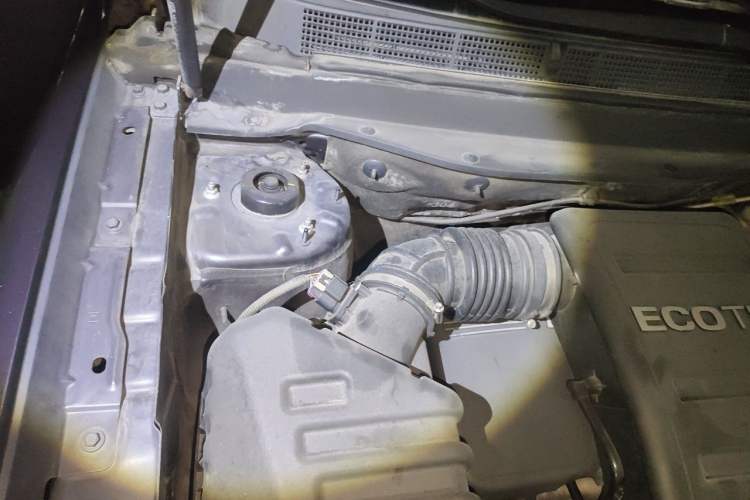 Used Chevrolet Captiva 2014 2.4L 4x4 Flagship Edition 7 Seats Engine Bay Right