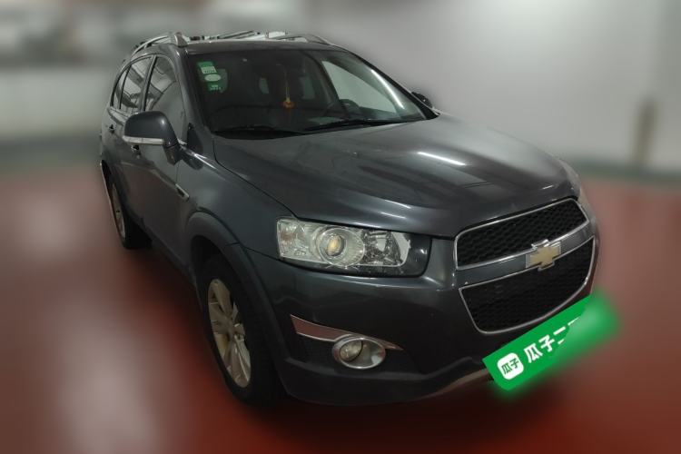 Used Chevrolet Captiva 2014 2.4L 4x4 Flagship Edition 7 Seats Front Right 45 Deg