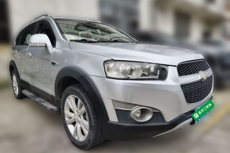 Used Chevrolet Captiva 2014 2.4L 4x4 Flagship Edition 7 Seats Front Right 45 Deg