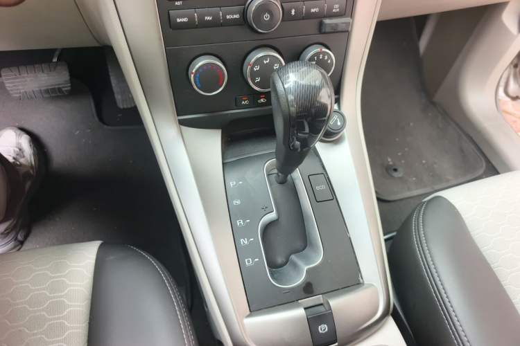 Used Chevrolet Captiva 2014 2.4L Two-Wheel Drive City Edition 5 Seats Gear Lever