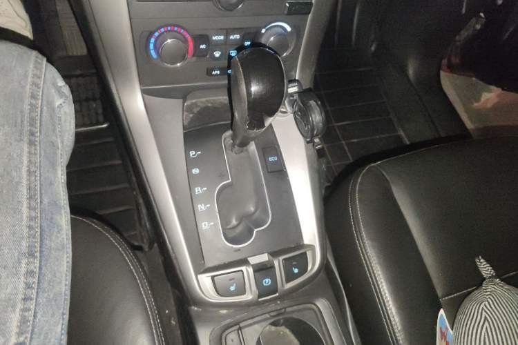 Used Chevrolet Captiva 2014 2.4L 4x4 Flagship Edition 7 Seats Gear Lever