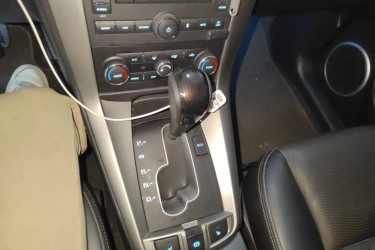 Used Chevrolet Captiva 2014 2.4L 4x4 Flagship Edition 7 Seats Gear Lever