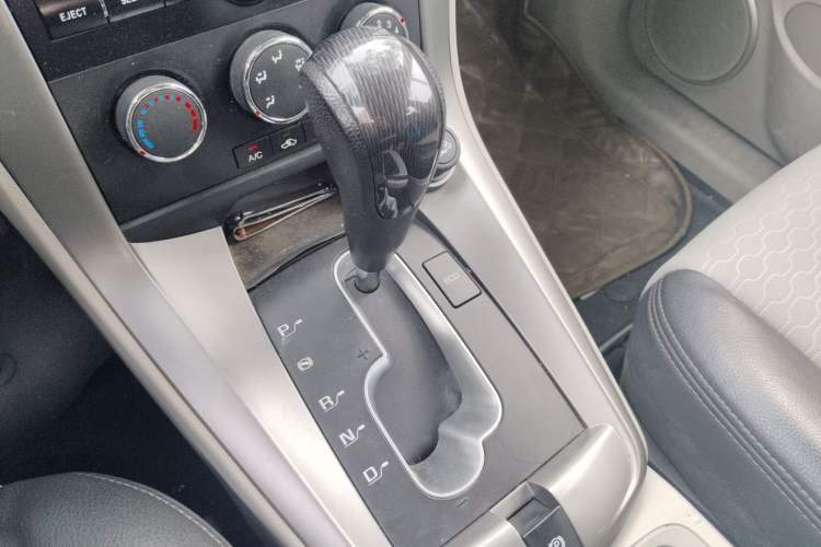 Used Chevrolet Captiva 2014 2.4L Two-Wheel Drive City Edition 5 Seats Gear Lever
