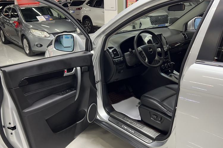 Used Chevrolet Captiva 2014 2.4L Two-Wheel Drive Urban Version 7 Seats Interior 2