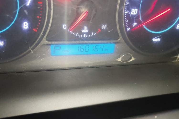 Used Chevrolet Captiva 2014 2.4L 4x4 Flagship Edition 7 Seats Odometer Close Up