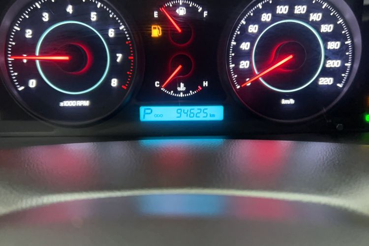 Used Chevrolet Captiva 2014 2.4L Two-Wheel Drive Urban Version 7 Seats Odometer Close Up