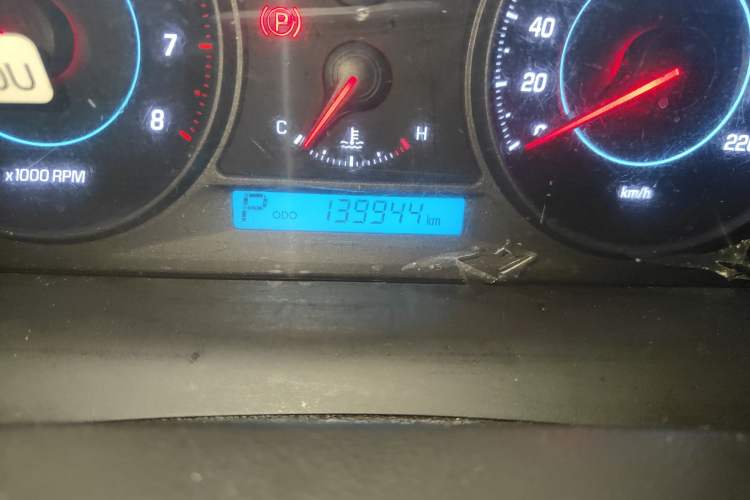 Used Chevrolet Captiva 2014 2.4L 4x4 Flagship Edition 7 Seats Odometer Close Up