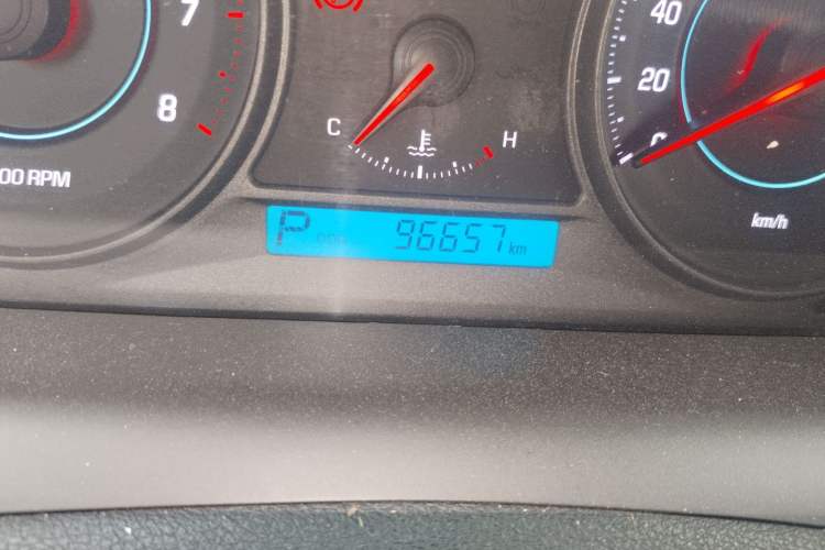 Used Chevrolet Captiva 2014 2.4L Two-Wheel Drive City Edition 5 Seats Odometer Close Up