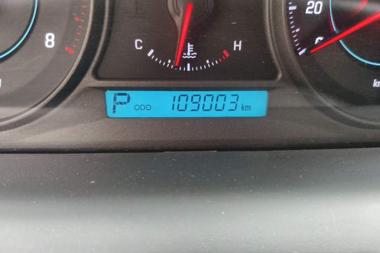 Used Chevrolet Captiva 2014 2.4L 4x4 Flagship Edition 7 Seats Odometer Close Up